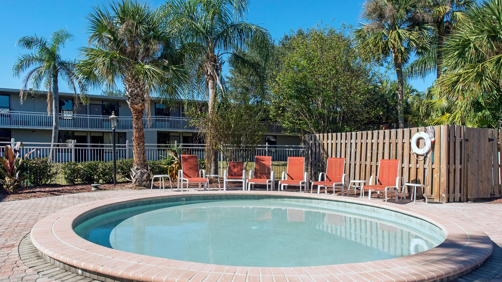 Econo Lodge Orlando Airport Hotel